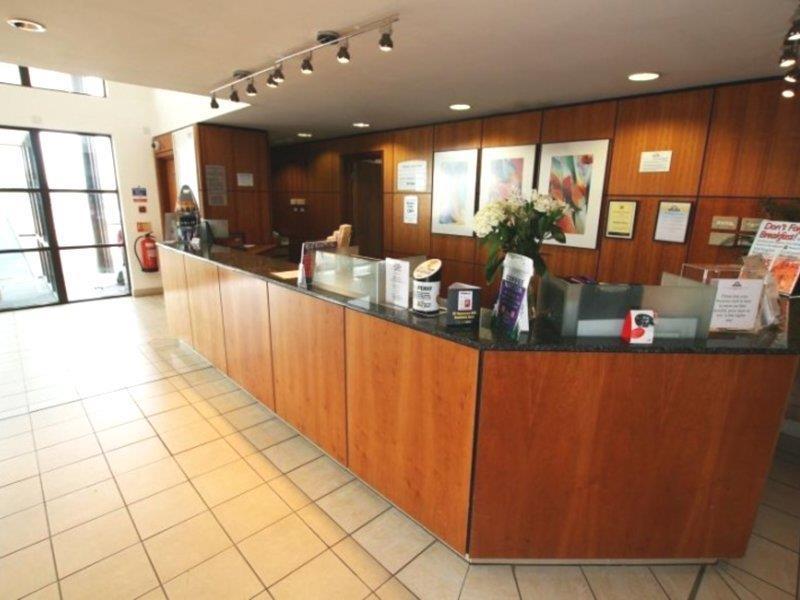 Hotel Ramada By Wyndham Cambridge Fen Drayton Exterior foto