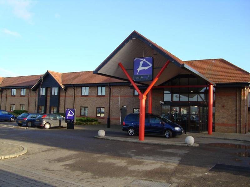Hotel Ramada By Wyndham Cambridge Fen Drayton Exterior foto